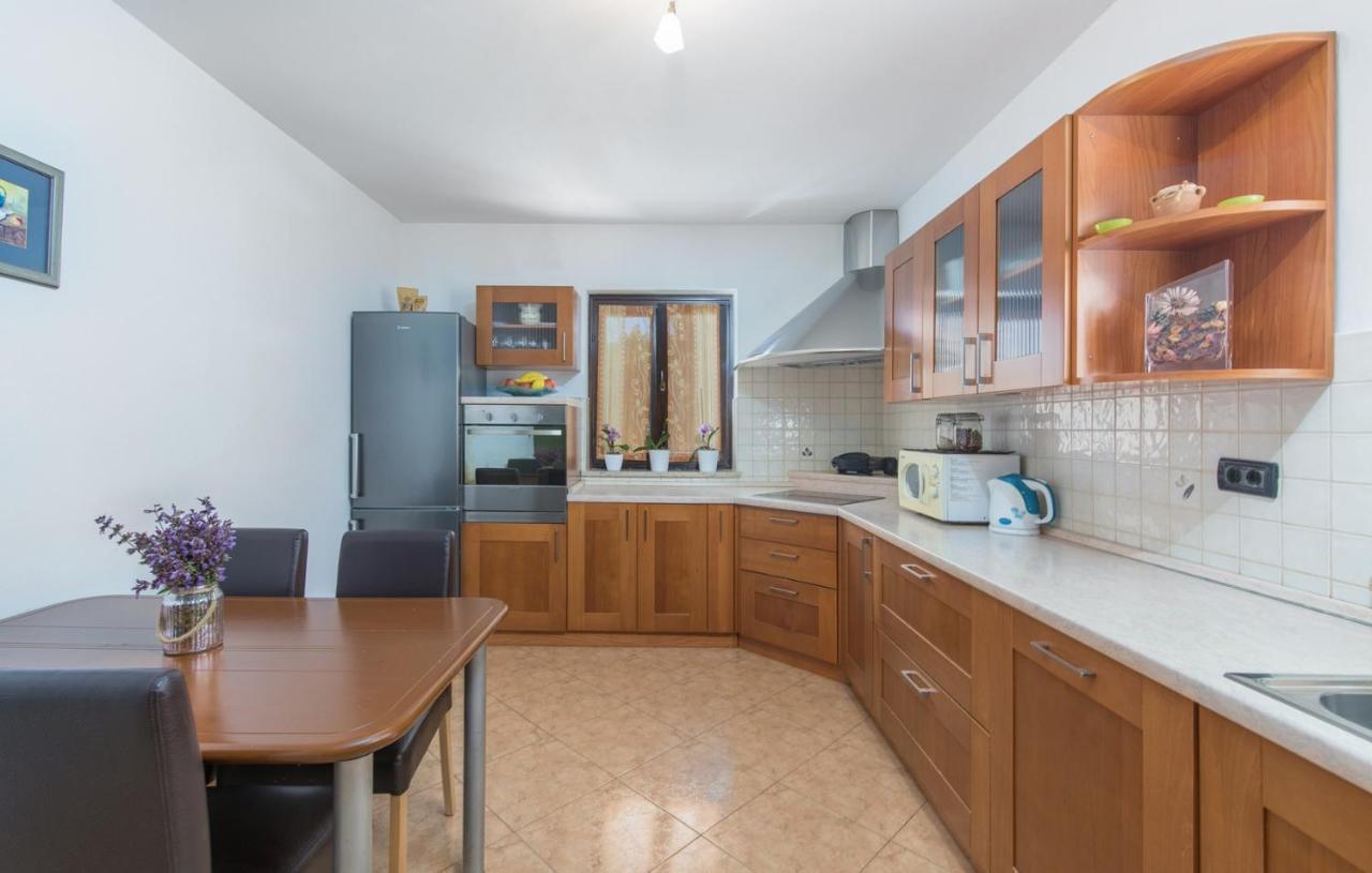 Holiday House Vita Tinjan Quarto foto